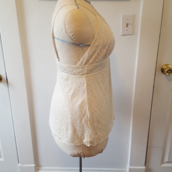 Lace Cream Tank - Picture 3 of 5